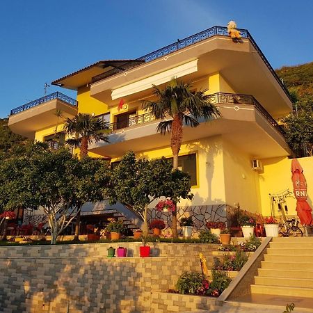 Villa Meminaj فلورا المظهر الخارجي الصورة